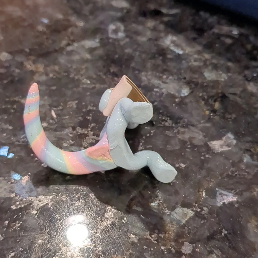Birthday cake candle holder